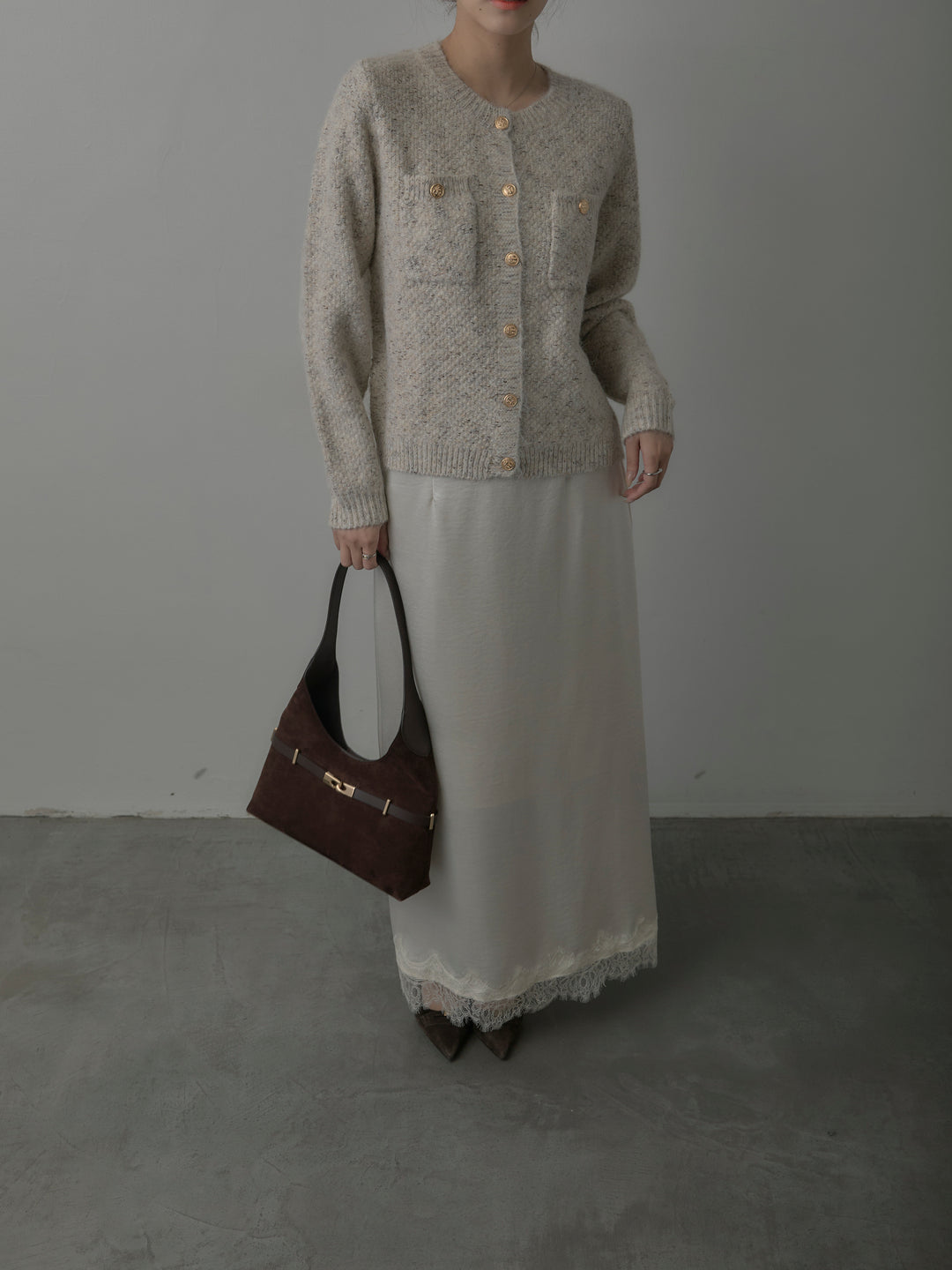 【SET】MIXニットゴールドボタンニットカーディガン+裾レースサテンスカート(2set)