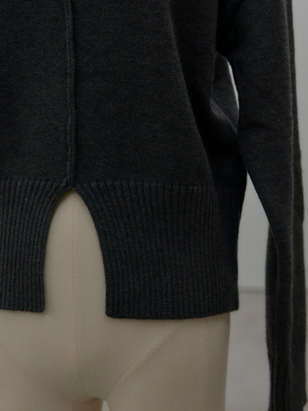 ケープ付き2WAYフロントスリットニットトップス