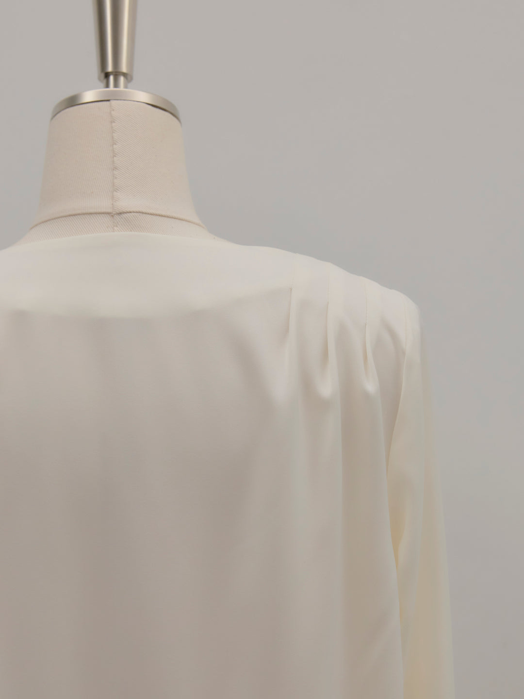 【Essential】2wayタイ付きベルスリーブサテンブラウス