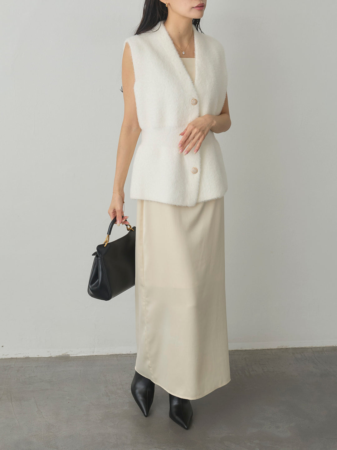 【SET】シャギーニットペプラムベスト+【Essential】サテンドレープキャミワンピ(2set)