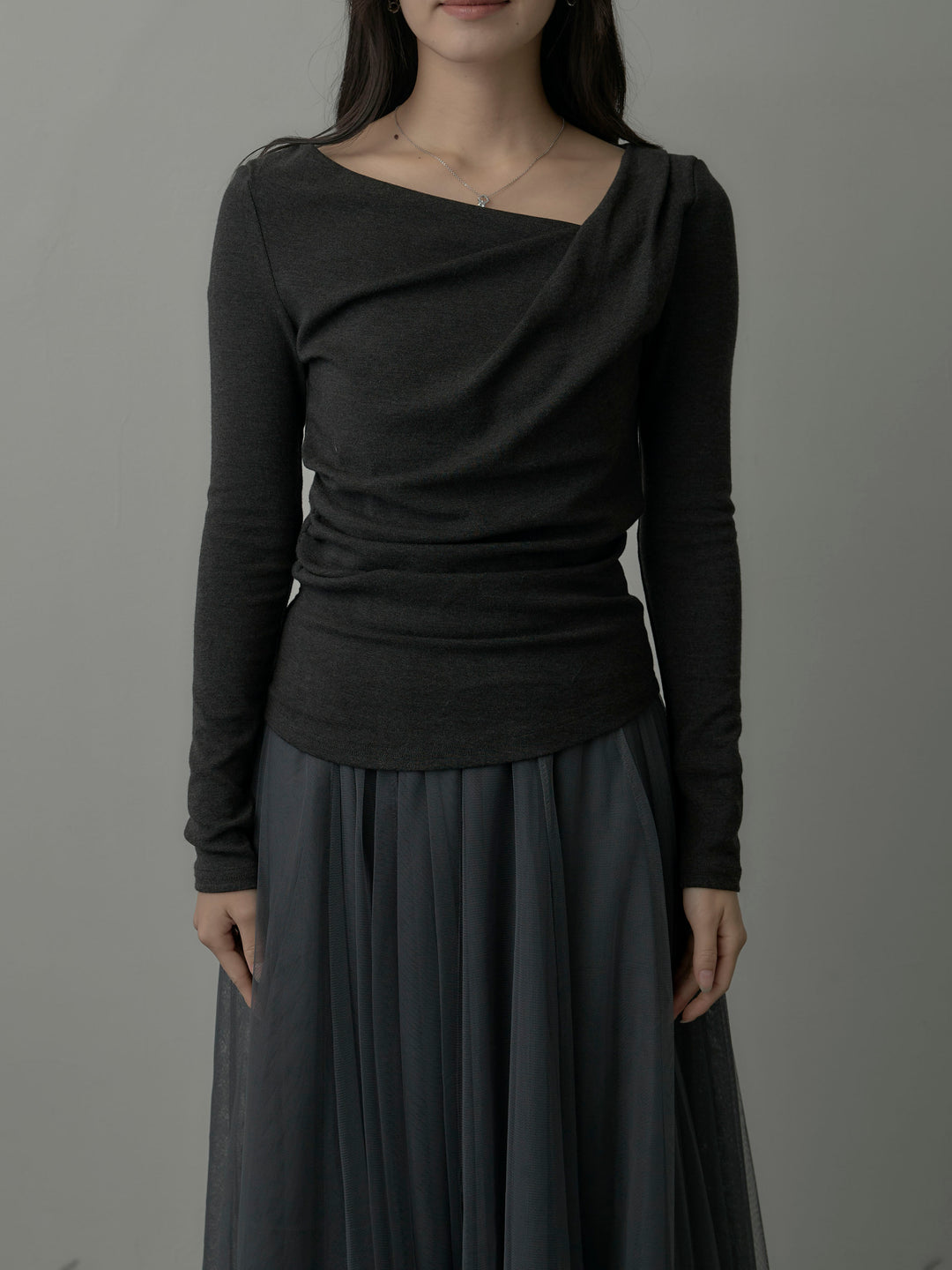 ドレープデザイントップス