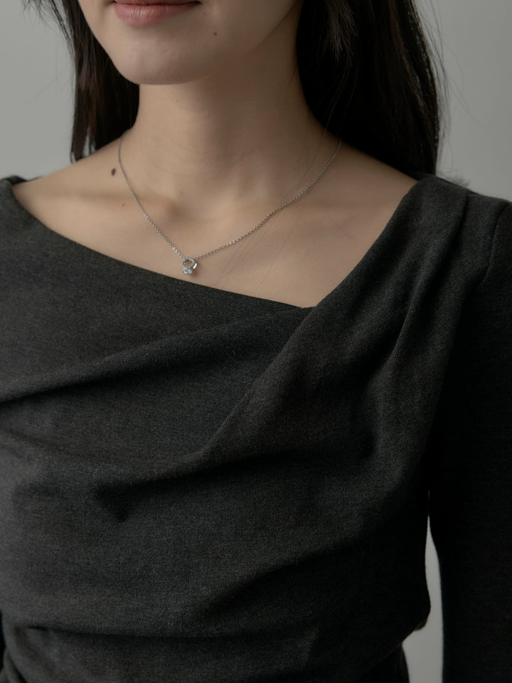 ドレープデザイントップス