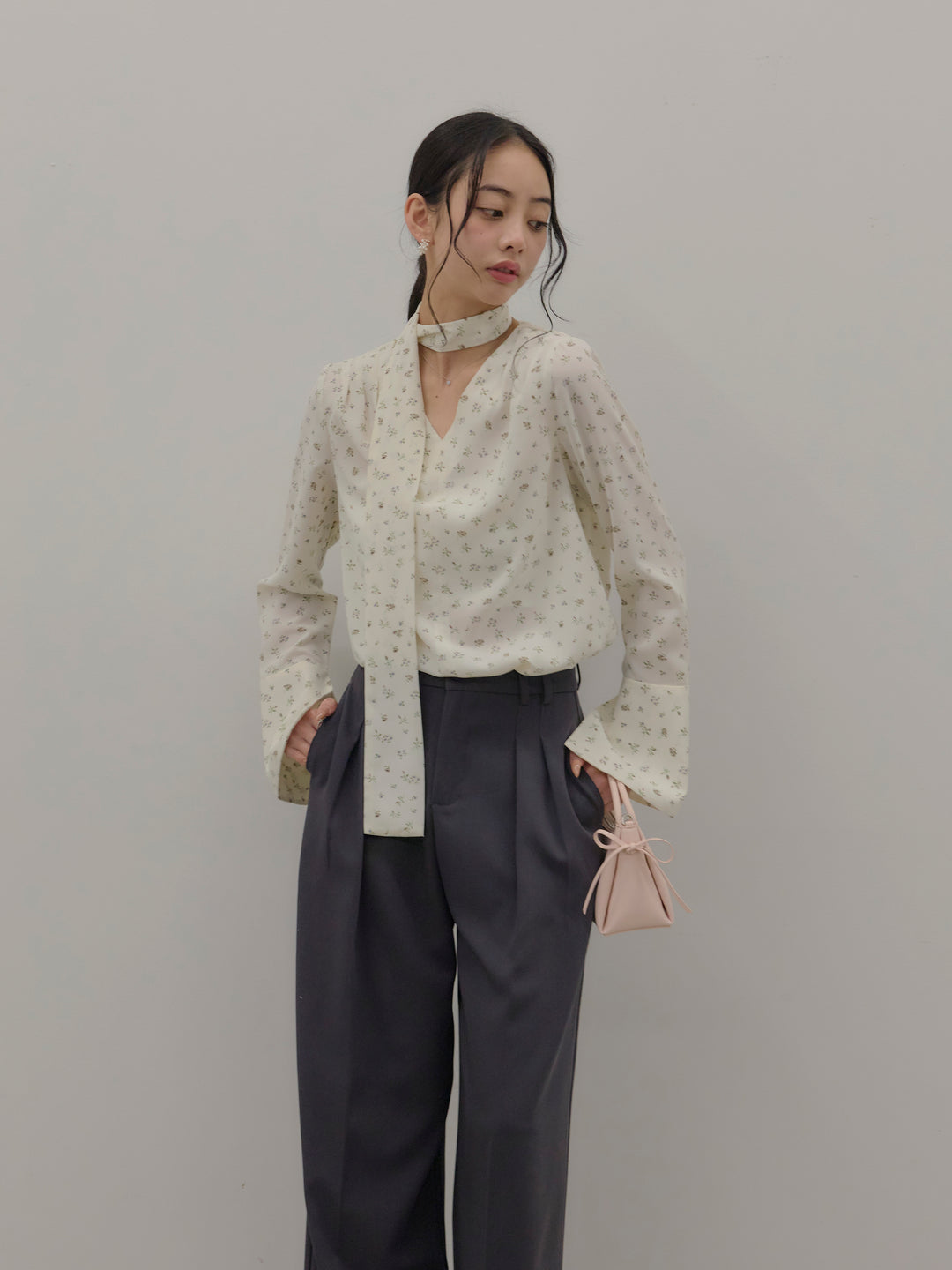 【SET】【Essential】2wayタイ付きベルスリーブサテンブラウス+【Essential】2wayタイ付きベルスリーブサテンブラウス(2set)