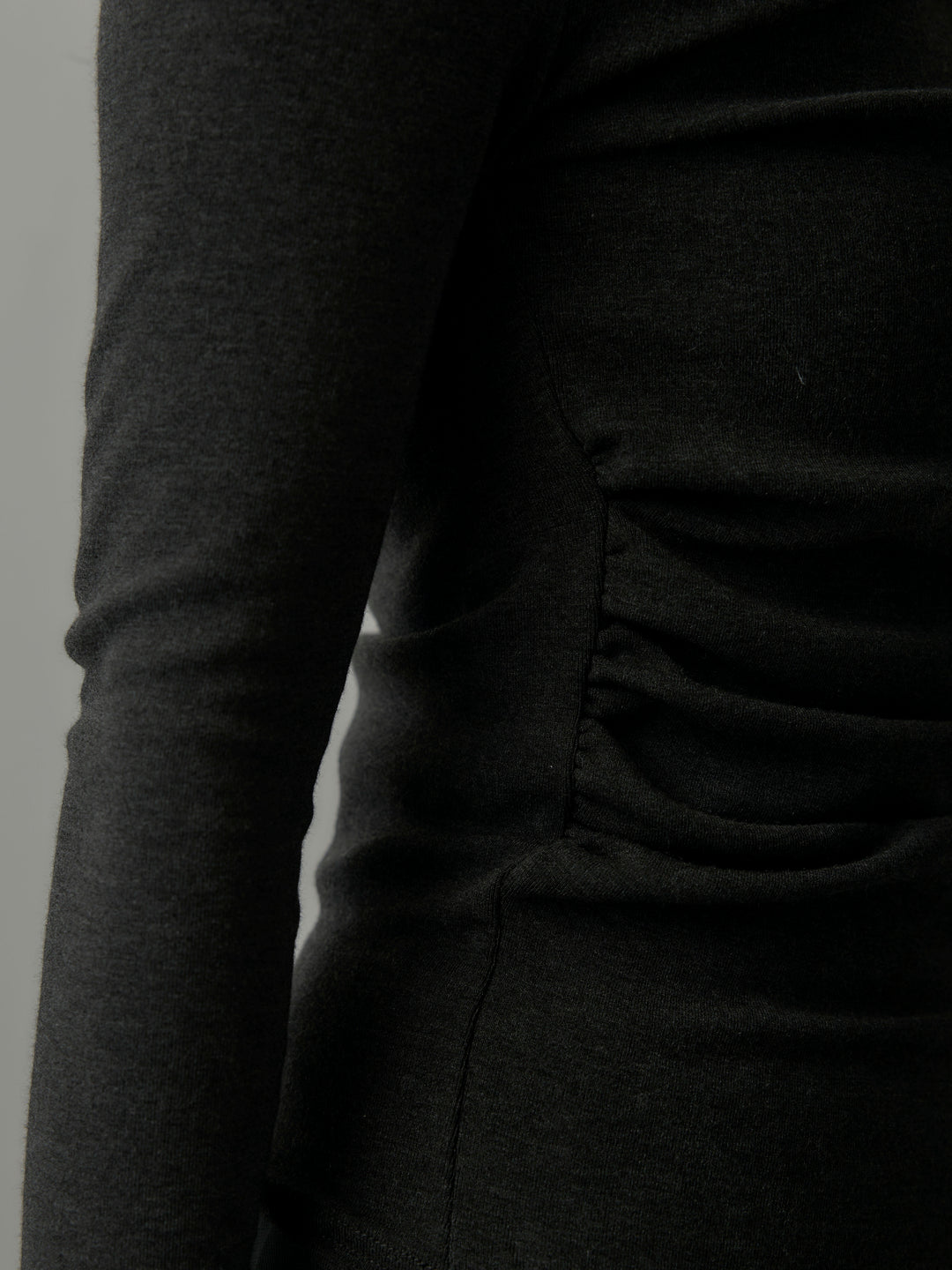 ドレープデザイントップス