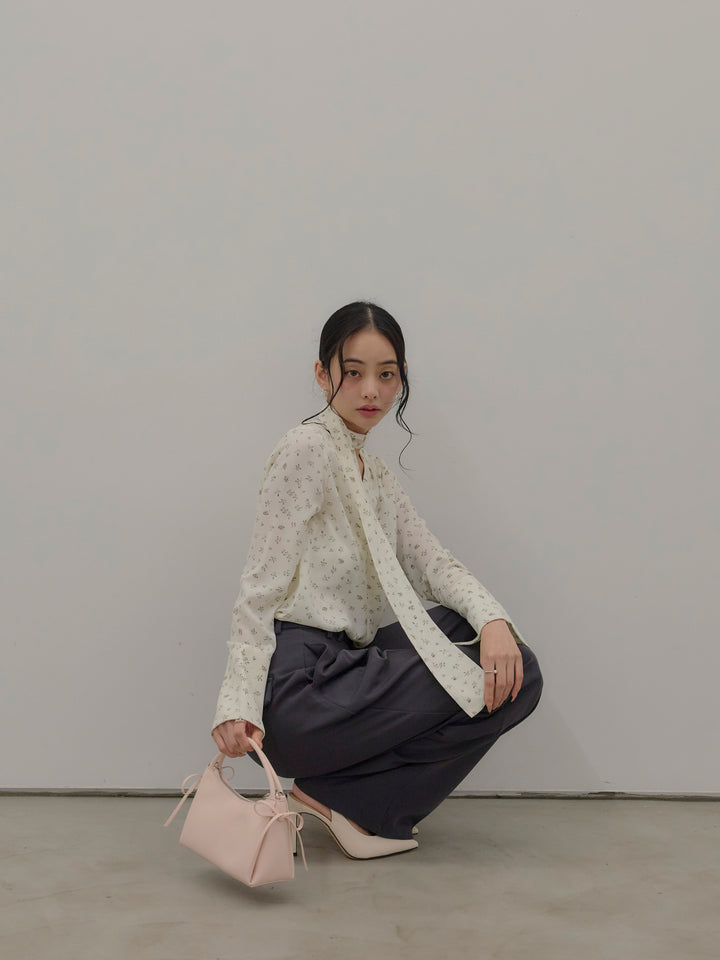 【Essential】2wayタイ付きベルスリーブサテンブラウス