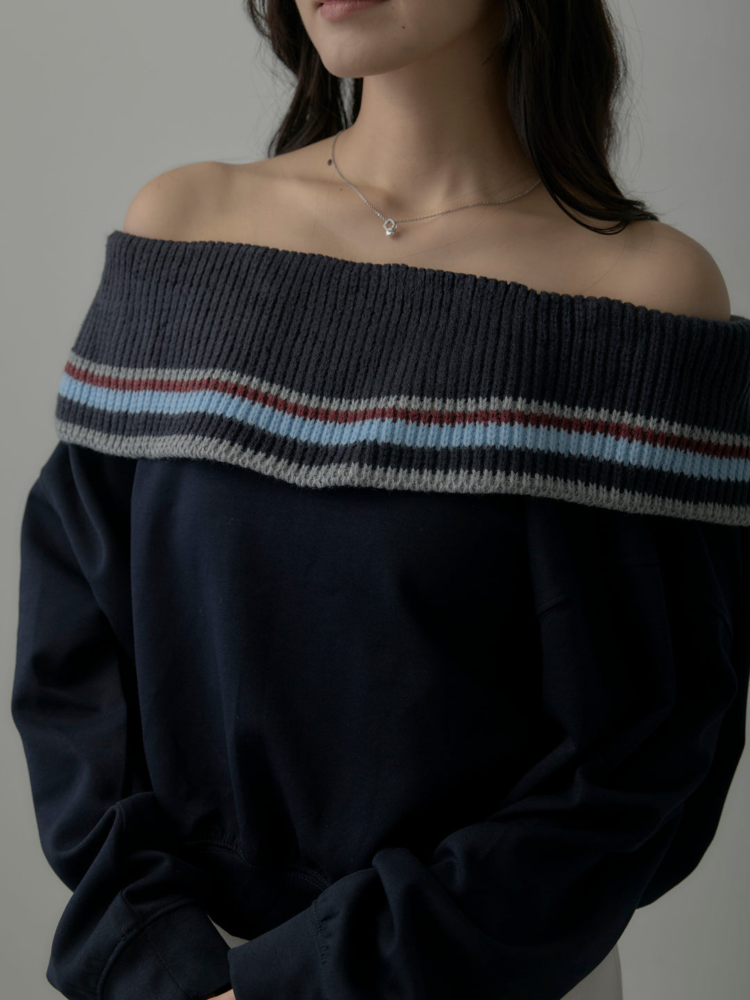 配色ボーダースウェットオフショルトップス