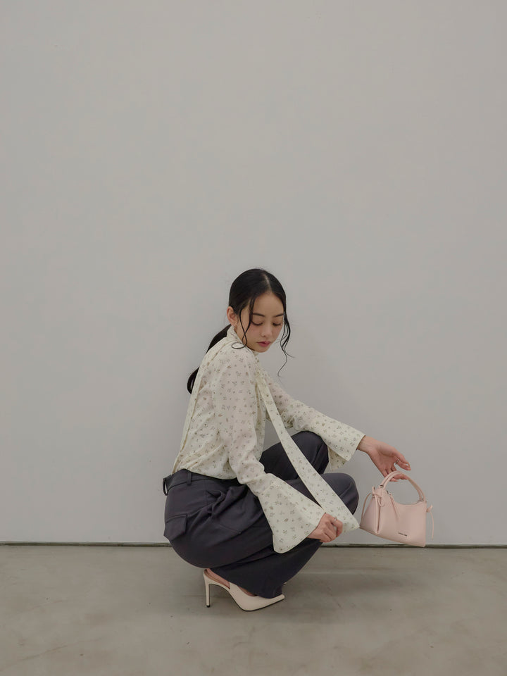 【Essential】2wayタイ付きベルスリーブサテンブラウス