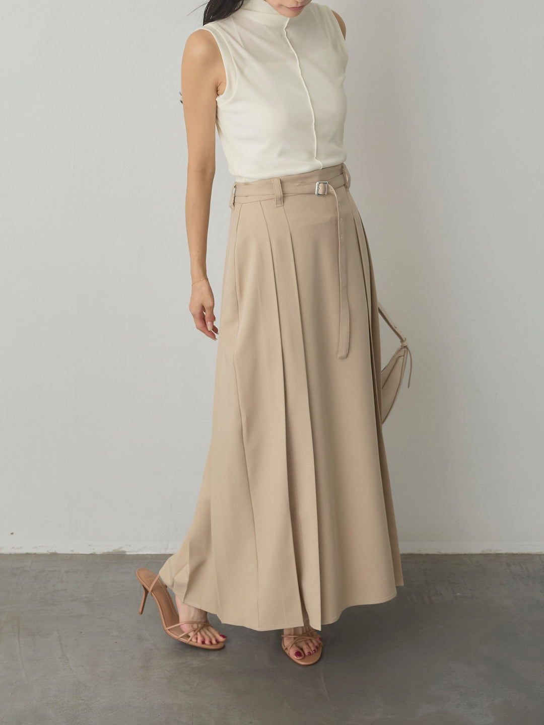 【SET】メッシュベロアノースリーブトップス+【Essential】ベルト付きサイドタックスカート(2set)