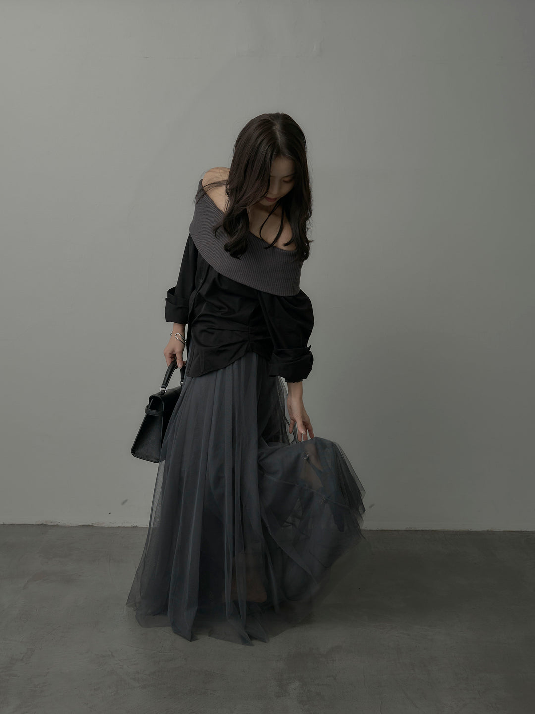 【SET】ニットシャツドッキングオフショルトップス+ボリュームチュールスカート(2set)