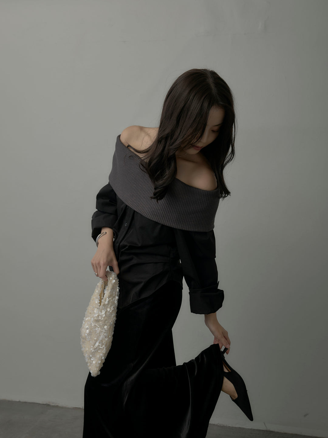 【SET】ニットシャツドッキングオフショルトップス+ベロアフレアロングスカート(2set)