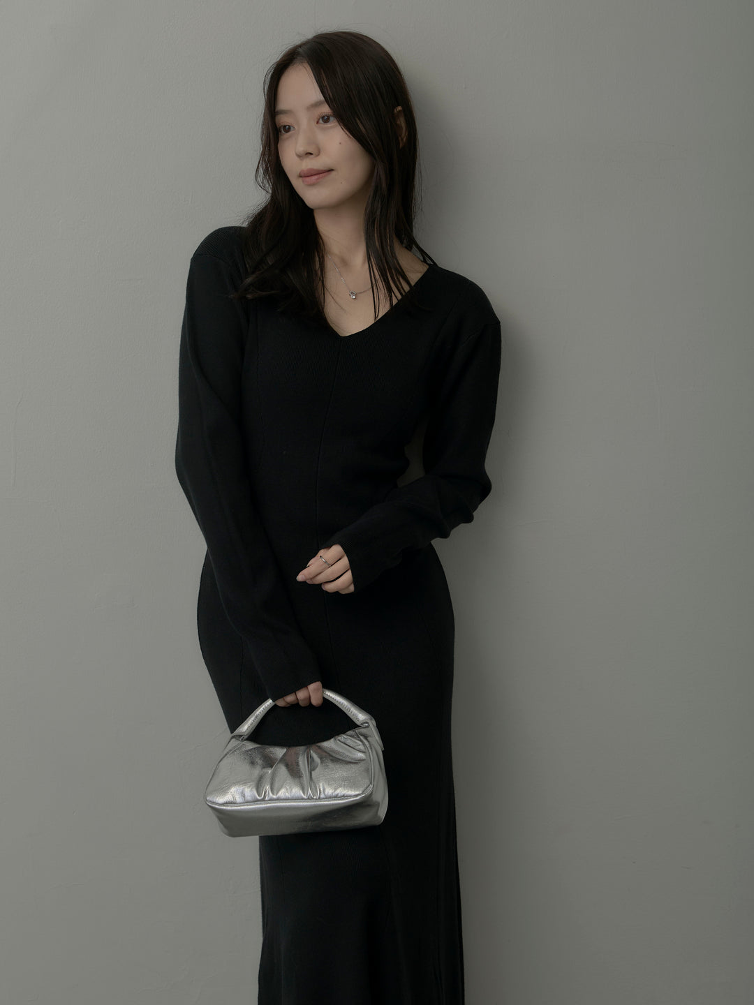 Vネックニットロングワンピース