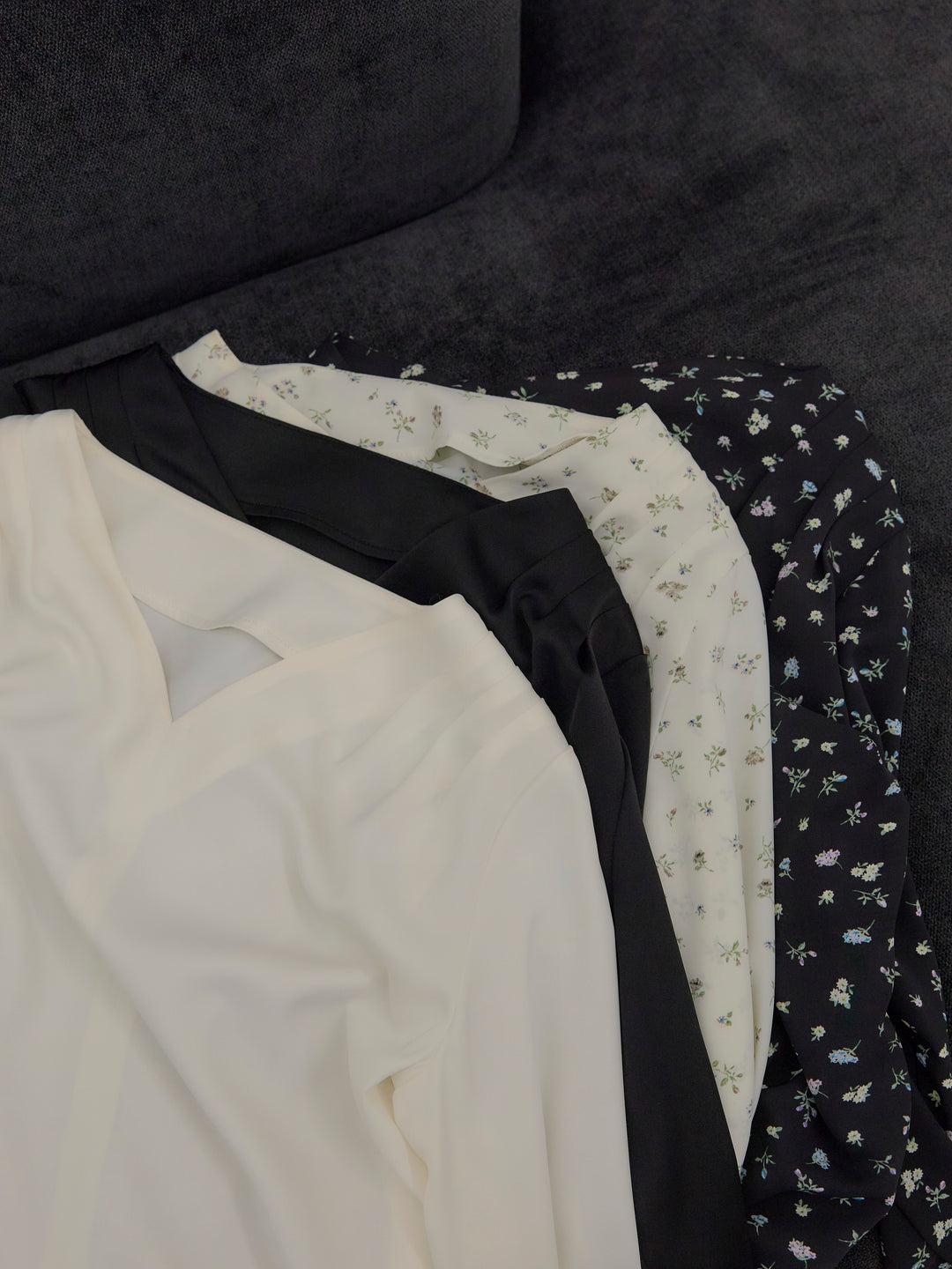 【Essential】2wayタイ付きベルスリーブサテンブラウス