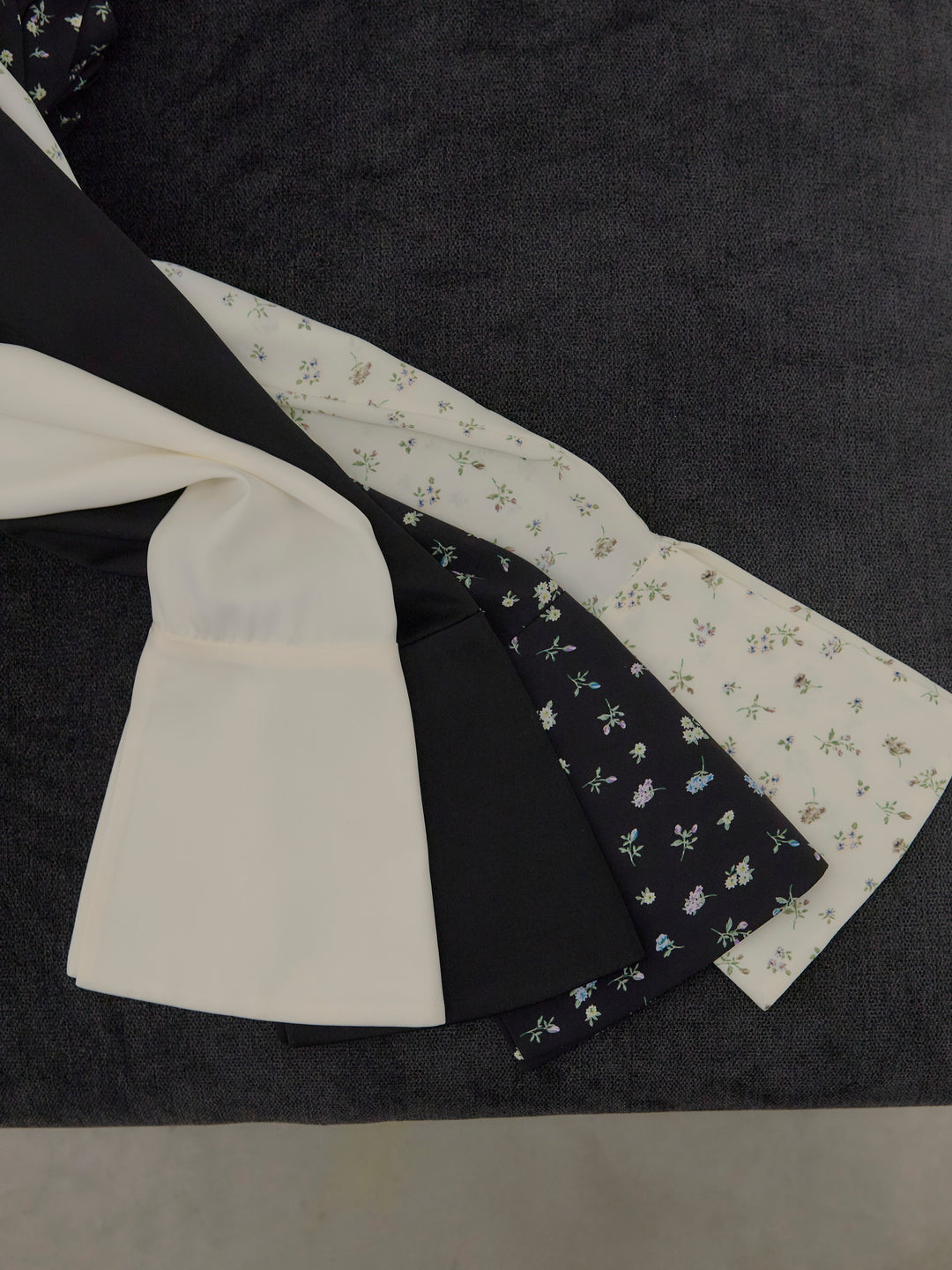 【Essential】2wayタイ付きベルスリーブサテンブラウス