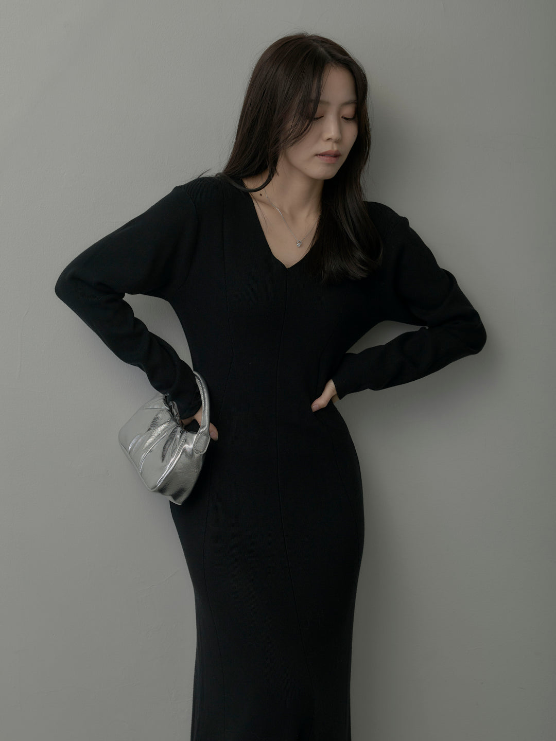 Vネックニットロングワンピース