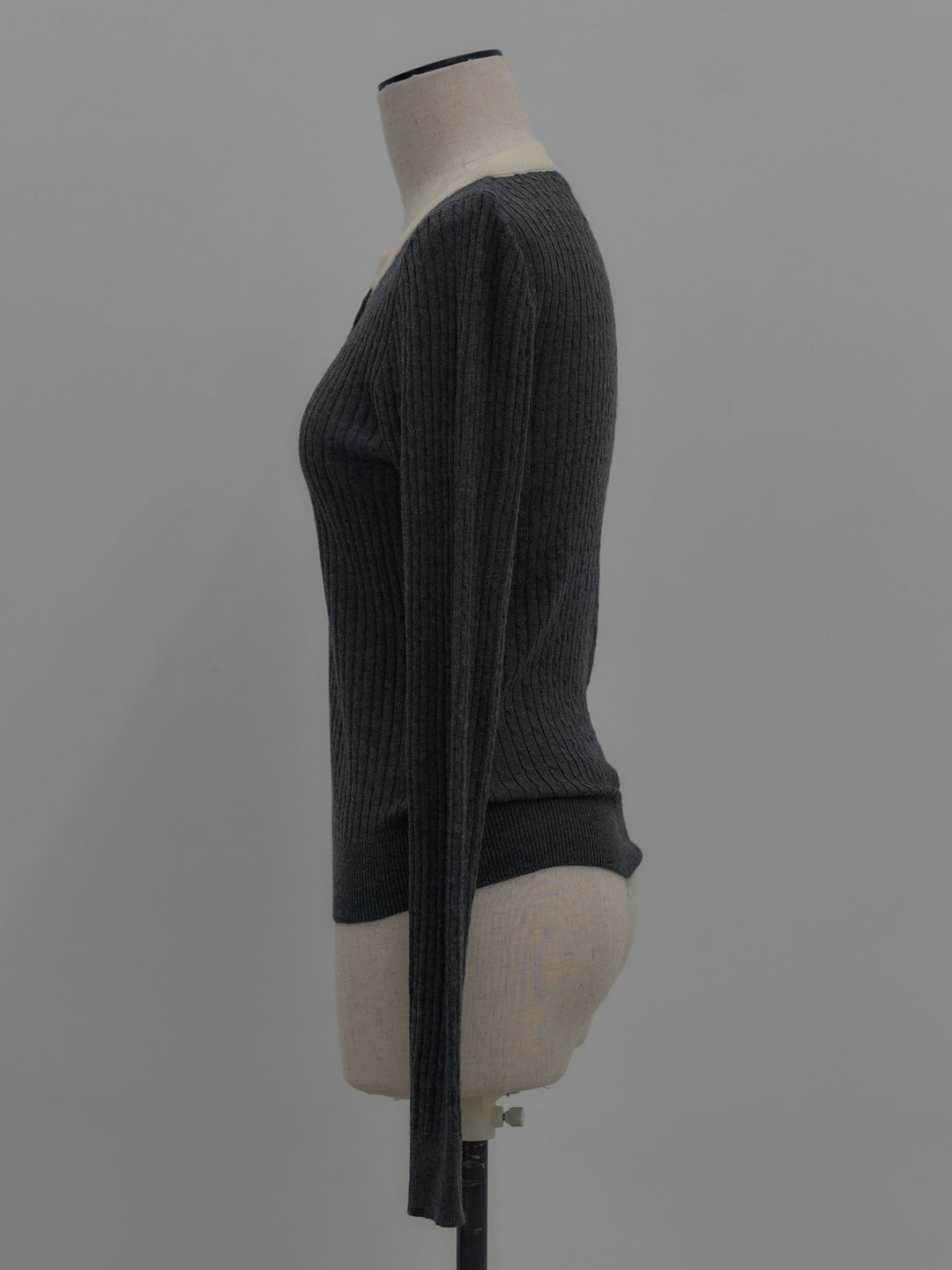 配色ケーブル編みニットトップス