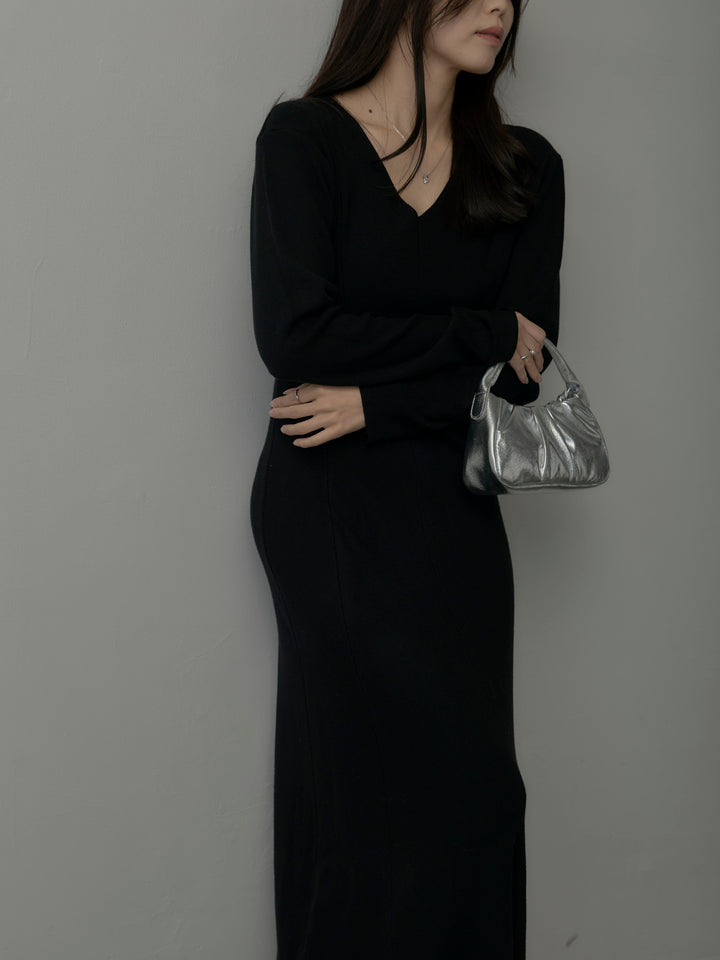 Vネックニットロングワンピース