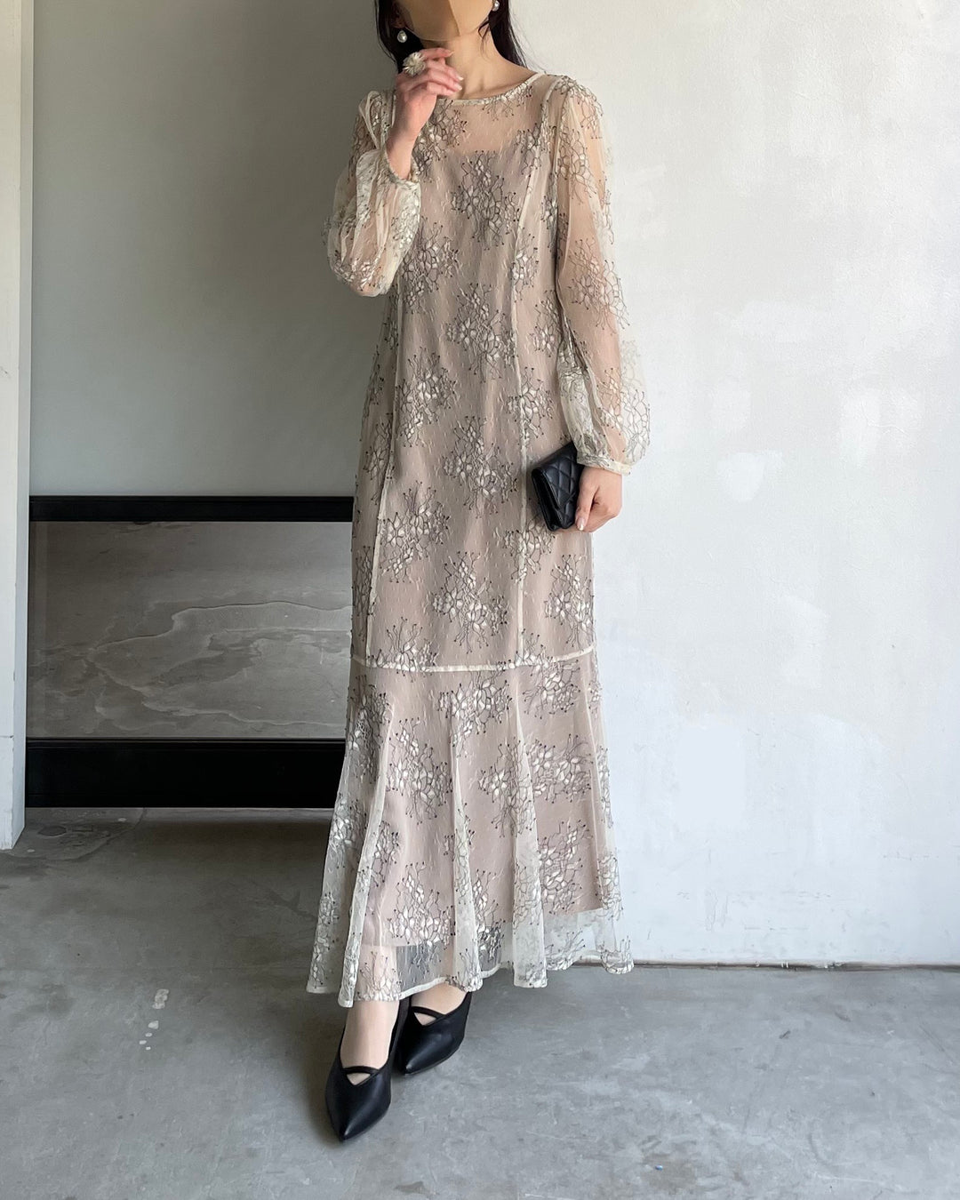 【essential】レディシルエットレースドレス