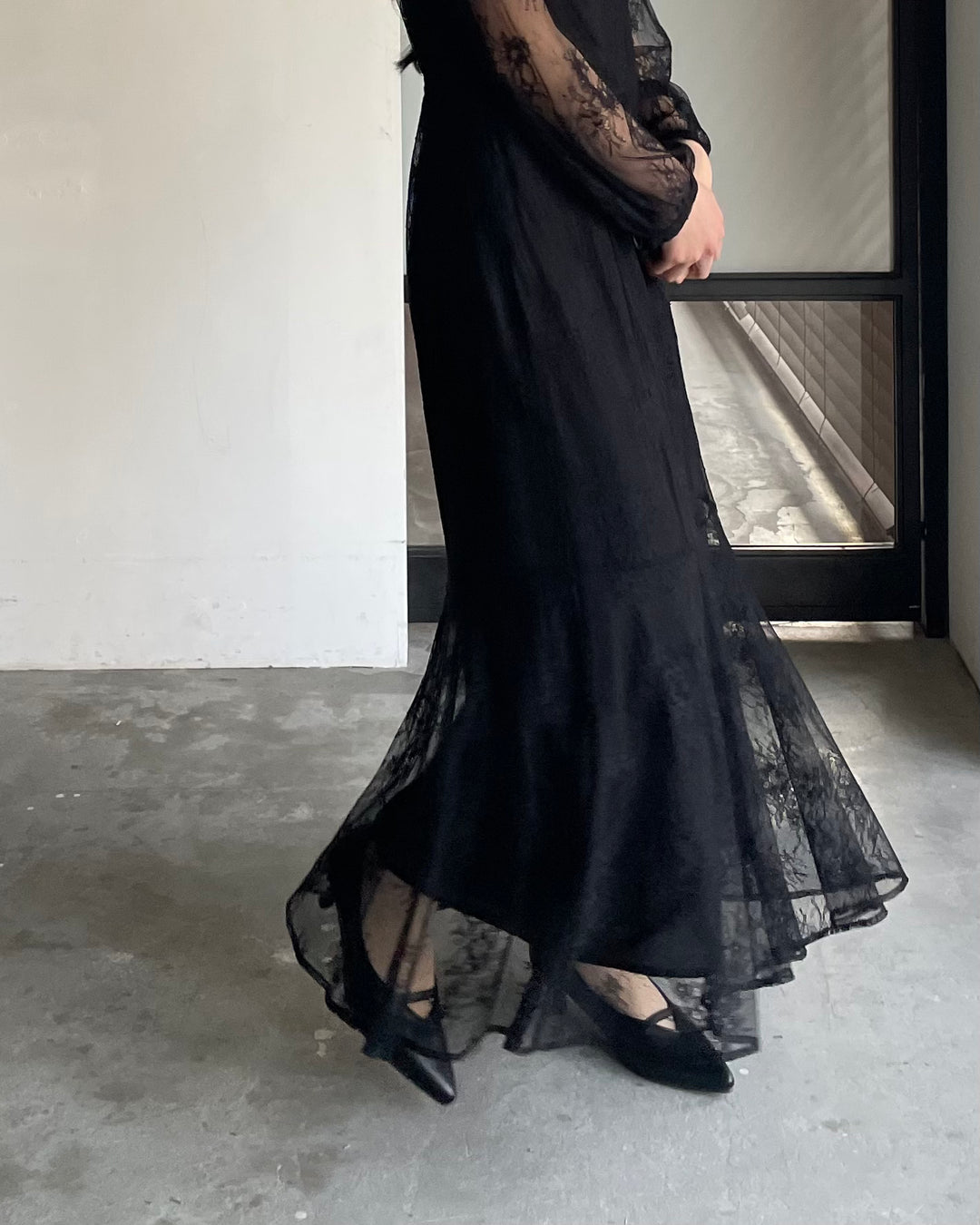 【essential】レディシルエットレースドレス