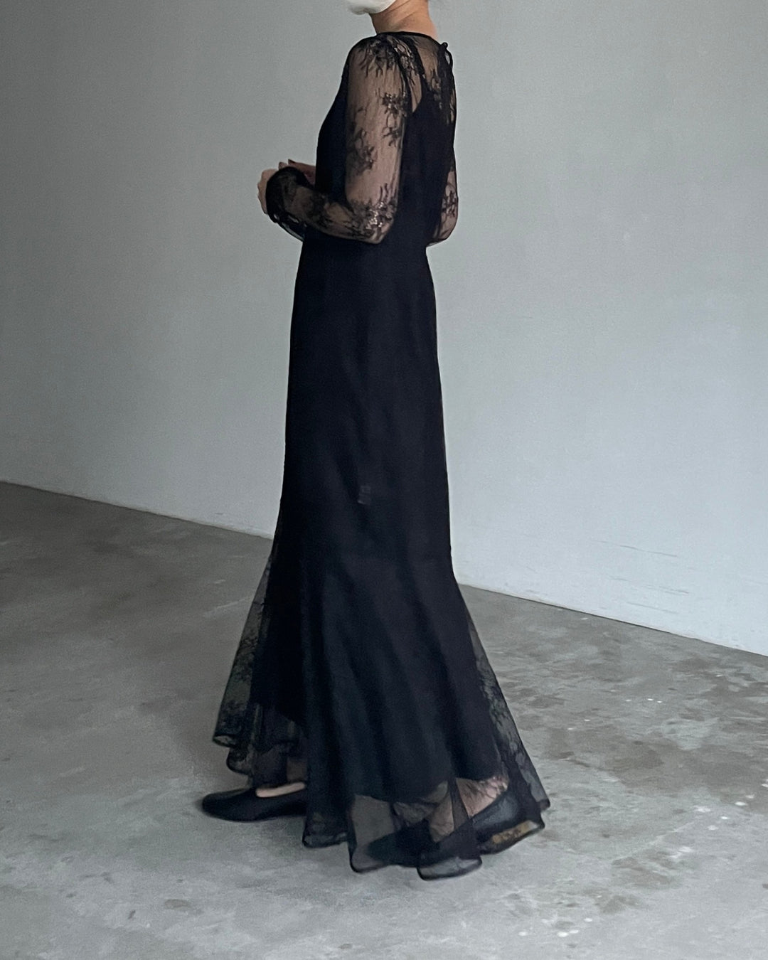 【essential】レディシルエットレースドレス