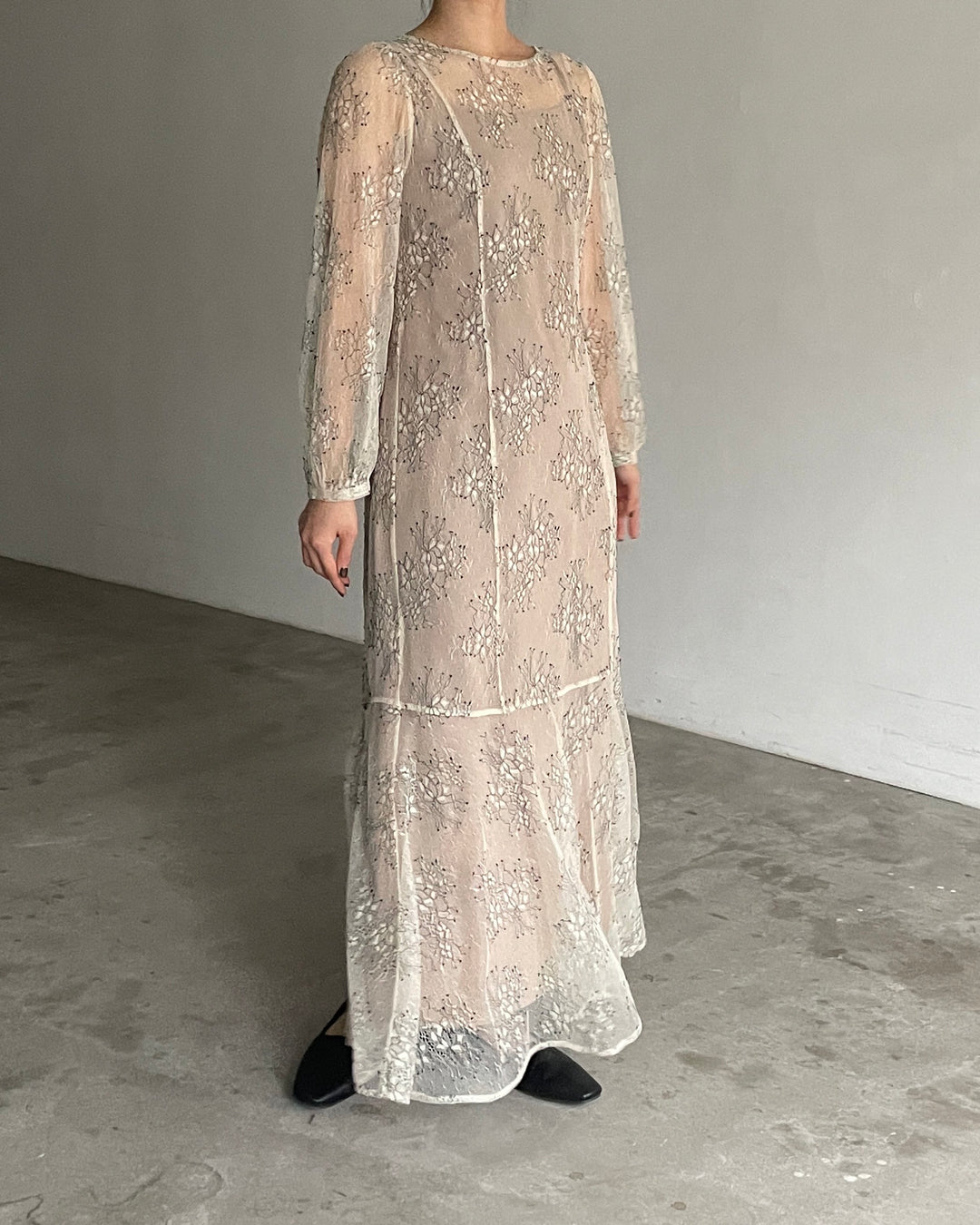 【essential】レディシルエットレースドレス